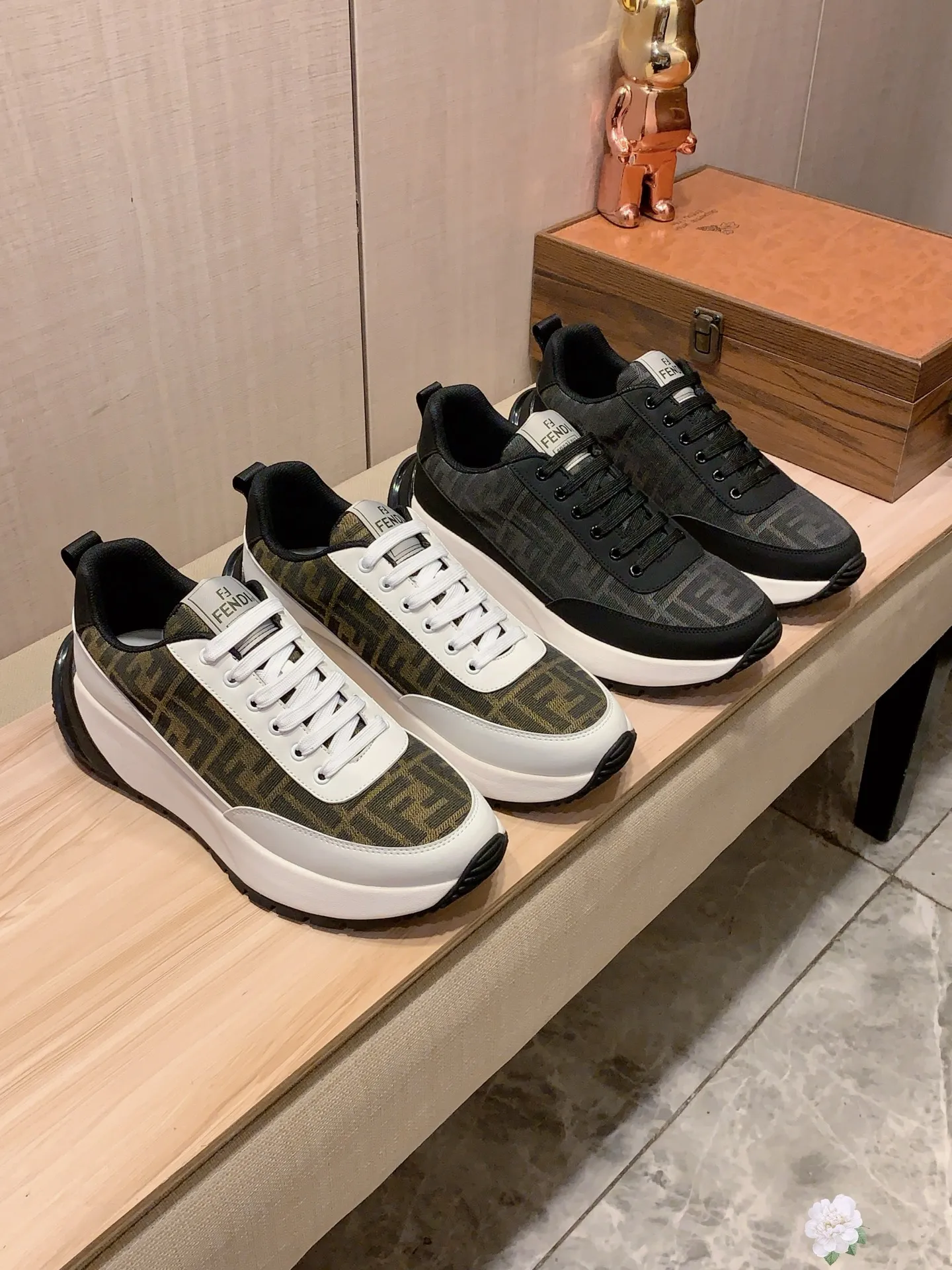 Men's men's shoes💰460💰💰🎩🎩[Lightning][Lightning] "FENDI*" The latest and most popular casual shoes, top brand [Seduce] luxury~purchase, top~quality. [Strong] The upper is made of imported breathable cowhide with material ➕ breathable sheepskin feet (•) and fine workmanship. The original stylish and stylish soft rubber wear-resistant and non-slip outsole is light and comfortable on the feet. The real thing looks better when photographed. 305: code: 38-44, 2️⃣ colors selected